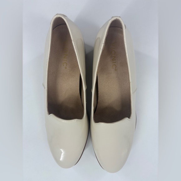 Vionic Women's Elegant Cream Flats - Picture 2 of 7